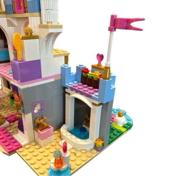 Lego Disney Princess Cinderella's Romantic Castle 41055 - Picture 6 of 14